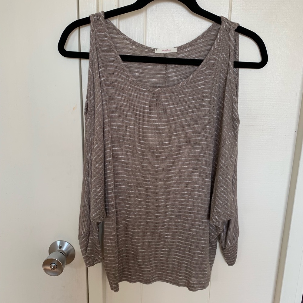 EUC Cold shoulder top